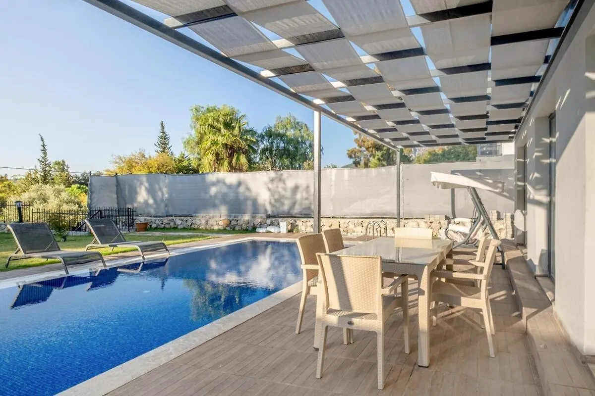 Tranquil Peaceful Tunc Villa Fethiye